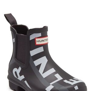 Hunter Original Logo Print Chelsea Boot In Onyx Exploded Logo rain boots